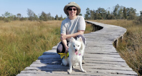 https://www.deltaplanalvleesklierkanker.nl/content/uploads/sites/2/2022/03/foto-wandeling-met-hond-symboliseert-dat-ik-nog-steeds-op-mijn-levenspad-loop_1000x550-285x154.jpg